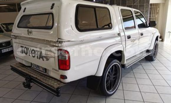 Sayi Na hannu Toyota Hilux White Mota in Butha–Buthe a Thaba-Tseka Sayi Na hannu Toyota Hilux White Mota in Butha–Buthe a Thaba-Tseka