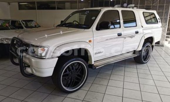 Sayi Na hannu Toyota Hilux White Mota in Butha–Buthe a Thaba-Tseka Sayi Na hannu Toyota Hilux White Mota in Butha–Buthe a Thaba-Tseka