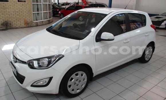 Acheter Occasion Voiture Hyundai i20 Blanc à Butha–Buthe, Thaba-Tseka Acheter Occasion Voiture Hyundai i20 Blanc à Butha–Buthe, Thaba-Tseka