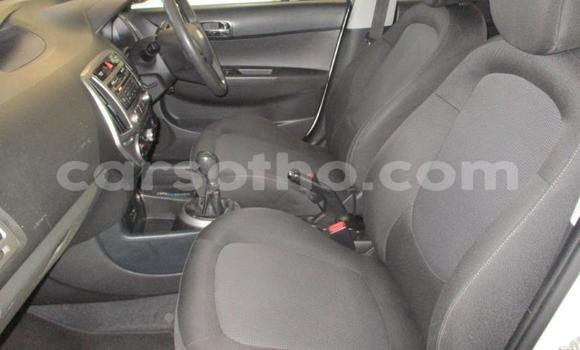 Acheter Occasion Voiture Hyundai i20 Blanc à Butha–Buthe, Thaba-Tseka Acheter Occasion Voiture Hyundai i20 Blanc à Butha–Buthe, Thaba-Tseka