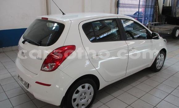 Acheter Occasion Voiture Hyundai i20 Blanc à Butha–Buthe, Thaba-Tseka Acheter Occasion Voiture Hyundai i20 Blanc à Butha–Buthe, Thaba-Tseka