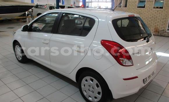 Acheter Occasion Voiture Hyundai i20 Blanc à Butha–Buthe, Thaba-Tseka Acheter Occasion Voiture Hyundai i20 Blanc à Butha–Buthe, Thaba-Tseka