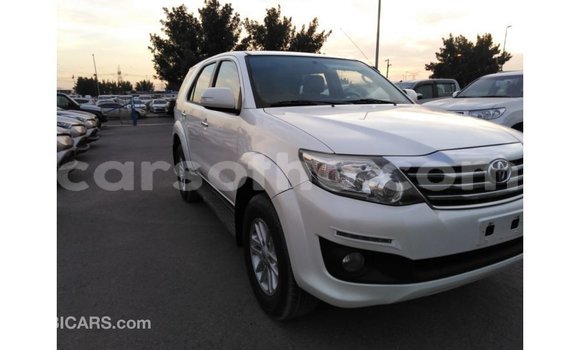 Sayi Imported Toyota Fortuner White Mota in Import - Dubai a Maseru Sayi Imported Toyota Fortuner White Mota in Import - Dubai a Maseru