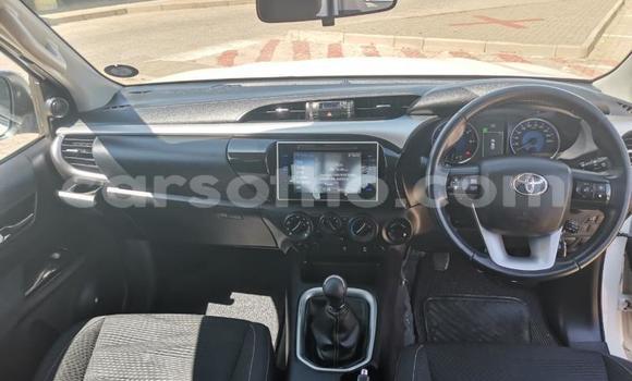 اشتري مستعمل Toyota Hilux White سيارة في Maseru في Maseru اشتري مستعمل Toyota Hilux White سيارة في Maseru في Maseru
