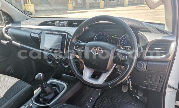 اشتري مستعمل Toyota Hilux White سيارة في Maseru في Maseru اشتري مستعمل Toyota Hilux White سيارة في Maseru في Maseru