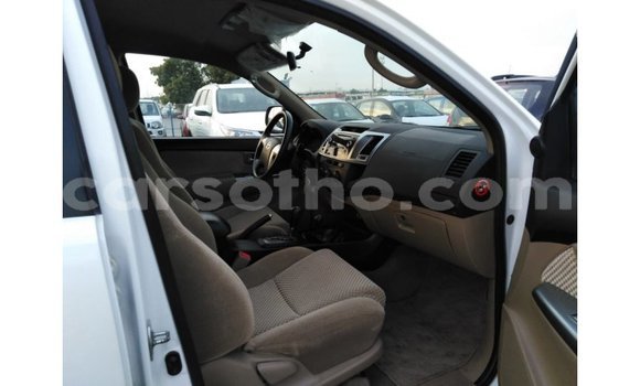 Sayi Imported Toyota Fortuner White Mota in Import - Dubai a Maseru Sayi Imported Toyota Fortuner White Mota in Import - Dubai a Maseru