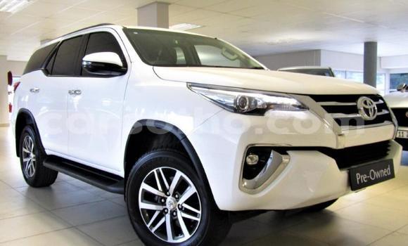 Buy Used Toyota Fortuner White Car in Maseru in Maseru Buy Used Toyota Fortuner White Car in Maseru in Maseru