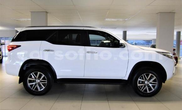 Buy Used Toyota Fortuner White Car in Maseru in Maseru Buy Used Toyota Fortuner White Car in Maseru in Maseru