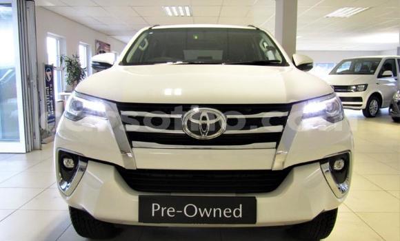 Buy Used Toyota Fortuner White Car in Maseru in Maseru Buy Used Toyota Fortuner White Car in Maseru in Maseru