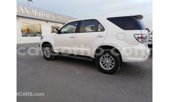 Sayi Imported Toyota Fortuner White Mota in Import - Dubai a Maseru Sayi Imported Toyota Fortuner White Mota in Import - Dubai a Maseru