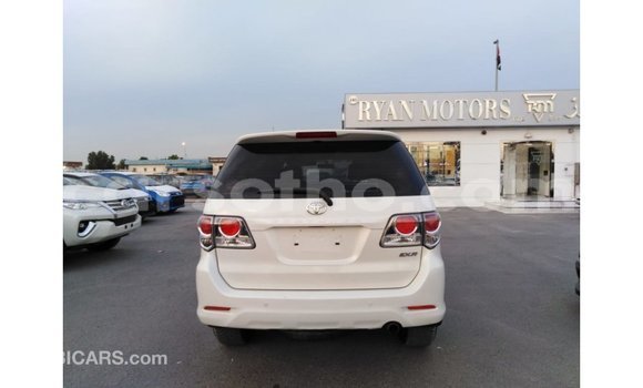 Sayi Imported Toyota Fortuner White Mota in Import - Dubai a Maseru Sayi Imported Toyota Fortuner White Mota in Import - Dubai a Maseru