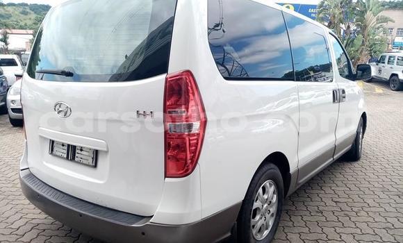 Buy Used Hyundai H1 White Car in Maseru in Maseru Buy Used Hyundai H1 White Car in Maseru in Maseru
