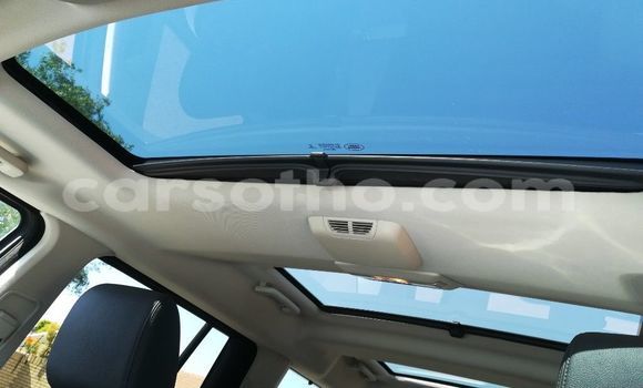 Buy Used Land Rover Discovery White Car in Maputsoa in Leribe Buy Used Land Rover Discovery White Car in Maputsoa in Leribe