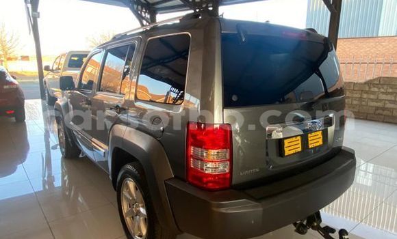 Buy Used Jeep Cherokee Silver Car in Maputsoe in Leribe Buy Used Jeep Cherokee Silver Car in Maputsoe in Leribe