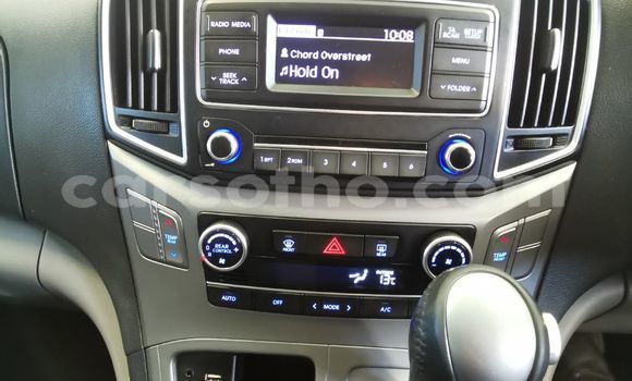 Buy Used Hyundai H1 Silver Car in Maputsoe in Leribe Buy Used Hyundai H1 Silver Car in Maputsoe in Leribe