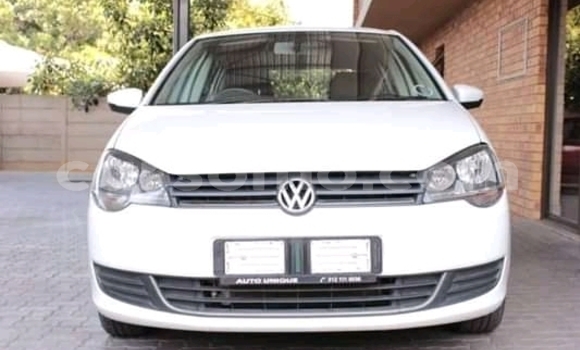 Sayi Na hannu Volkswagen Polo White Mota in Mafeteng a Mafeteng Sayi Na hannu Volkswagen Polo White Mota in Mafeteng a Mafeteng