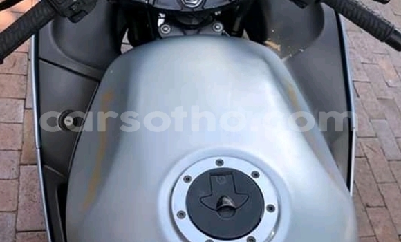 Acheter Occasion Moto Kawasaki ZZR Autre à Roma, Maseru Acheter Occasion Moto Kawasaki ZZR Autre à Roma, Maseru