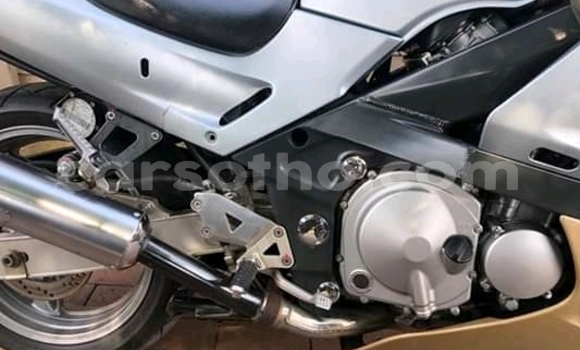 Acheter Occasion Moto Kawasaki ZZR Autre à Roma, Maseru Acheter Occasion Moto Kawasaki ZZR Autre à Roma, Maseru