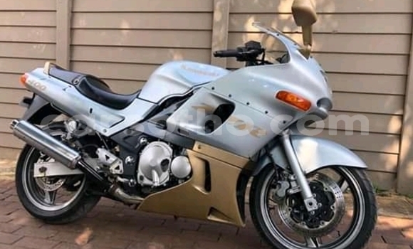 Acheter Occasion Moto Kawasaki ZZR Autre à Roma, Maseru Acheter Occasion Moto Kawasaki ZZR Autre à Roma, Maseru