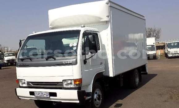 Sayi Na hannu Toyota Dyna White Babbar mota in Butha Buthe a Butha-Buthe Sayi Na hannu Toyota Dyna White Babbar mota in Butha Buthe a Butha-Buthe