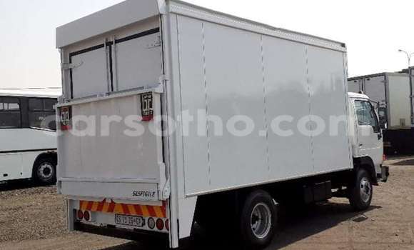 Sayi Na hannu Toyota Dyna White Babbar mota in Butha Buthe a Butha-Buthe Sayi Na hannu Toyota Dyna White Babbar mota in Butha Buthe a Butha-Buthe