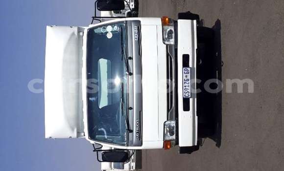 Sayi Na hannu Toyota Dyna White Babbar mota in Butha Buthe a Butha-Buthe Sayi Na hannu Toyota Dyna White Babbar mota in Butha Buthe a Butha-Buthe