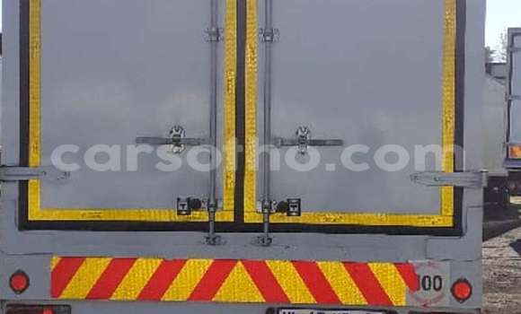 Sayi Na hannu Hino 300 Series White Babbar mota in Butha Buthe a Butha-Buthe Sayi Na hannu Hino 300 Series White Babbar mota in Butha Buthe a Butha-Buthe