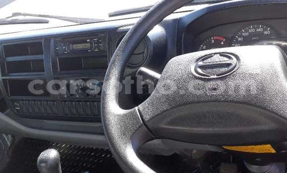 Sayi Na hannu Hino 300 Series White Babbar mota in Butha Buthe a Butha-Buthe Sayi Na hannu Hino 300 Series White Babbar mota in Butha Buthe a Butha-Buthe