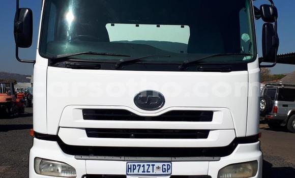 Sayi Na hannu Nissan UD White Babbar mota in Butha–Buthe a Thaba-Tseka Sayi Na hannu Nissan UD White Babbar mota in Butha–Buthe a Thaba-Tseka