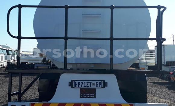 Sayi Na hannu Nissan UD White Babbar mota in Butha–Buthe a Thaba-Tseka Sayi Na hannu Nissan UD White Babbar mota in Butha–Buthe a Thaba-Tseka