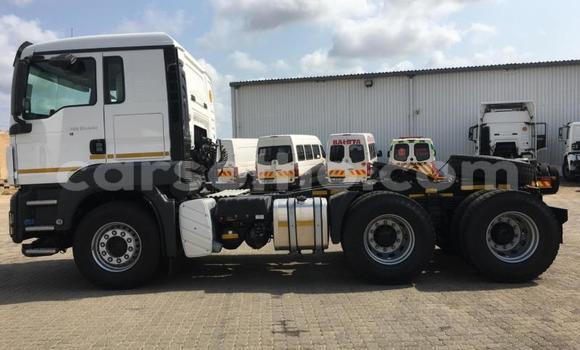 Sayi Na hannu Man Silent Other Babbar mota in Butha–Buthe a Thaba-Tseka Sayi Na hannu Man Silent Other Babbar mota in Butha–Buthe a Thaba-Tseka