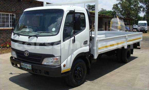 Buy Used Toyota Dyna White Car in Maputsoe in Leribe Buy Used Toyota Dyna White Car in Maputsoe in Leribe