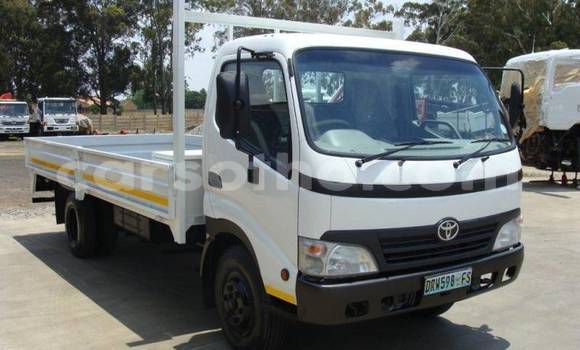Buy Used Toyota Dyna White Car in Maputsoe in Leribe Buy Used Toyota Dyna White Car in Maputsoe in Leribe
