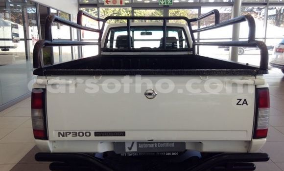 Buy Used Nissan NP 300 White Car in Maputsoe in Leribe Buy Used Nissan NP 300 White Car in Maputsoe in Leribe