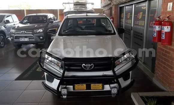 Sayi Na hannu Toyota Hilux White Mota in Maseru a Maseru Sayi Na hannu Toyota Hilux White Mota in Maseru a Maseru
