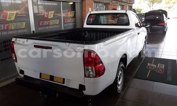 Sayi Na hannu Toyota Hilux White Mota in Maseru a Maseru Sayi Na hannu Toyota Hilux White Mota in Maseru a Maseru