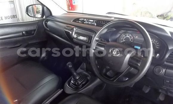 Sayi Na hannu Toyota Hilux White Mota in Maseru a Maseru Sayi Na hannu Toyota Hilux White Mota in Maseru a Maseru