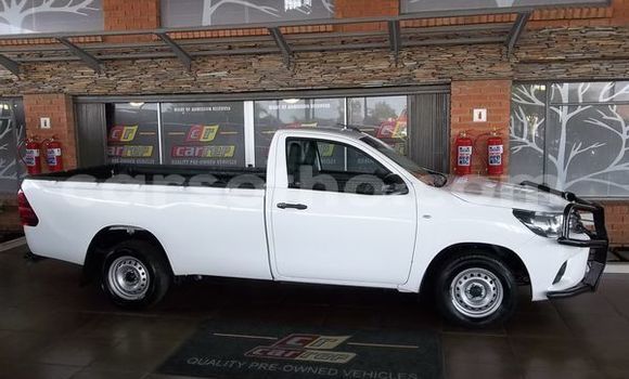 Sayi Na hannu Toyota Hilux White Mota in Maseru a Maseru Sayi Na hannu Toyota Hilux White Mota in Maseru a Maseru