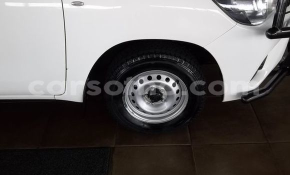 Sayi Na hannu Toyota Hilux White Mota in Maseru a Maseru Sayi Na hannu Toyota Hilux White Mota in Maseru a Maseru