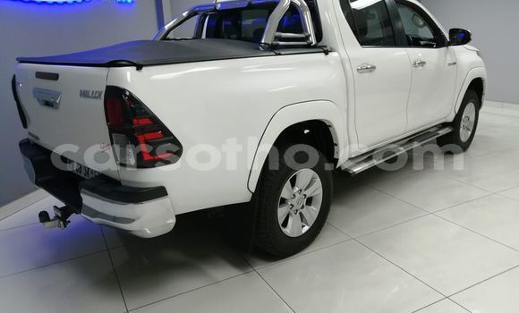 Acheter Occasion Voiture Toyota Hilux Blanc à Maputsoe, Leribe Acheter Occasion Voiture Toyota Hilux Blanc à Maputsoe, Leribe