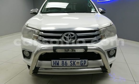 Acheter Occasion Voiture Toyota Hilux Blanc à Maputsoe, Leribe Acheter Occasion Voiture Toyota Hilux Blanc à Maputsoe, Leribe