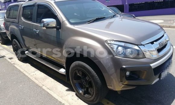 Acheter Occasion Voiture Isuzu KB Gris à Maputsoe, Leribe Acheter Occasion Voiture Isuzu KB Gris à Maputsoe, Leribe