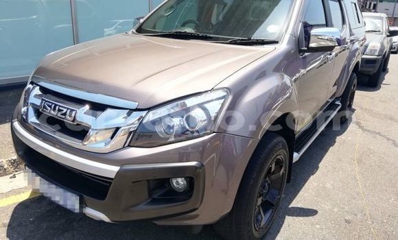 Acheter Occasion Voiture Isuzu KB Gris à Maputsoe, Leribe Acheter Occasion Voiture Isuzu KB Gris à Maputsoe, Leribe
