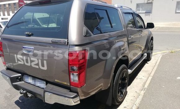 Acheter Occasion Voiture Isuzu KB Gris à Maputsoe, Leribe Acheter Occasion Voiture Isuzu KB Gris à Maputsoe, Leribe