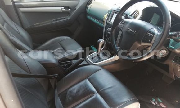 Acheter Occasion Voiture Isuzu KB Gris à Maputsoe, Leribe Acheter Occasion Voiture Isuzu KB Gris à Maputsoe, Leribe