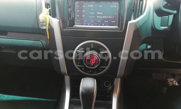 Acheter Occasion Voiture Isuzu KB Gris à Maputsoe, Leribe Acheter Occasion Voiture Isuzu KB Gris à Maputsoe, Leribe