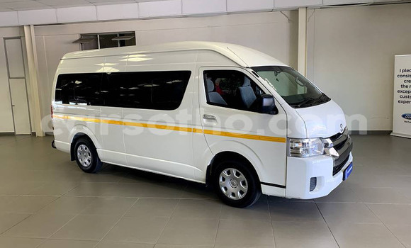 Acheter Occasion Voiture Toyota Hiace Blanc à Maputsoa, Leribe Acheter Occasion Voiture Toyota Hiace Blanc à Maputsoa, Leribe