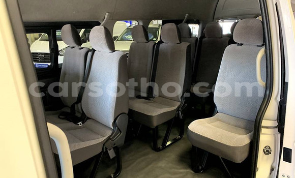 Acheter Occasion Voiture Toyota Hiace Blanc à Maputsoa, Leribe Acheter Occasion Voiture Toyota Hiace Blanc à Maputsoa, Leribe