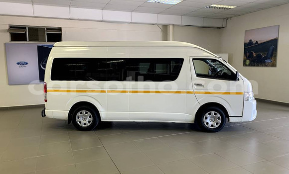 Acheter Occasion Voiture Toyota Hiace Blanc à Maputsoa, Leribe Acheter Occasion Voiture Toyota Hiace Blanc à Maputsoa, Leribe
