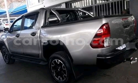 Sayi Na hannu Toyota Hilux Silver Mota in Maseru a Maseru Sayi Na hannu Toyota Hilux Silver Mota in Maseru a Maseru